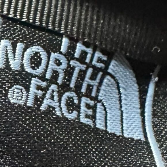 North Face size Medium Men,s fleece Gray zip up with pockets Vest. Versatile - Picture 6 of 9